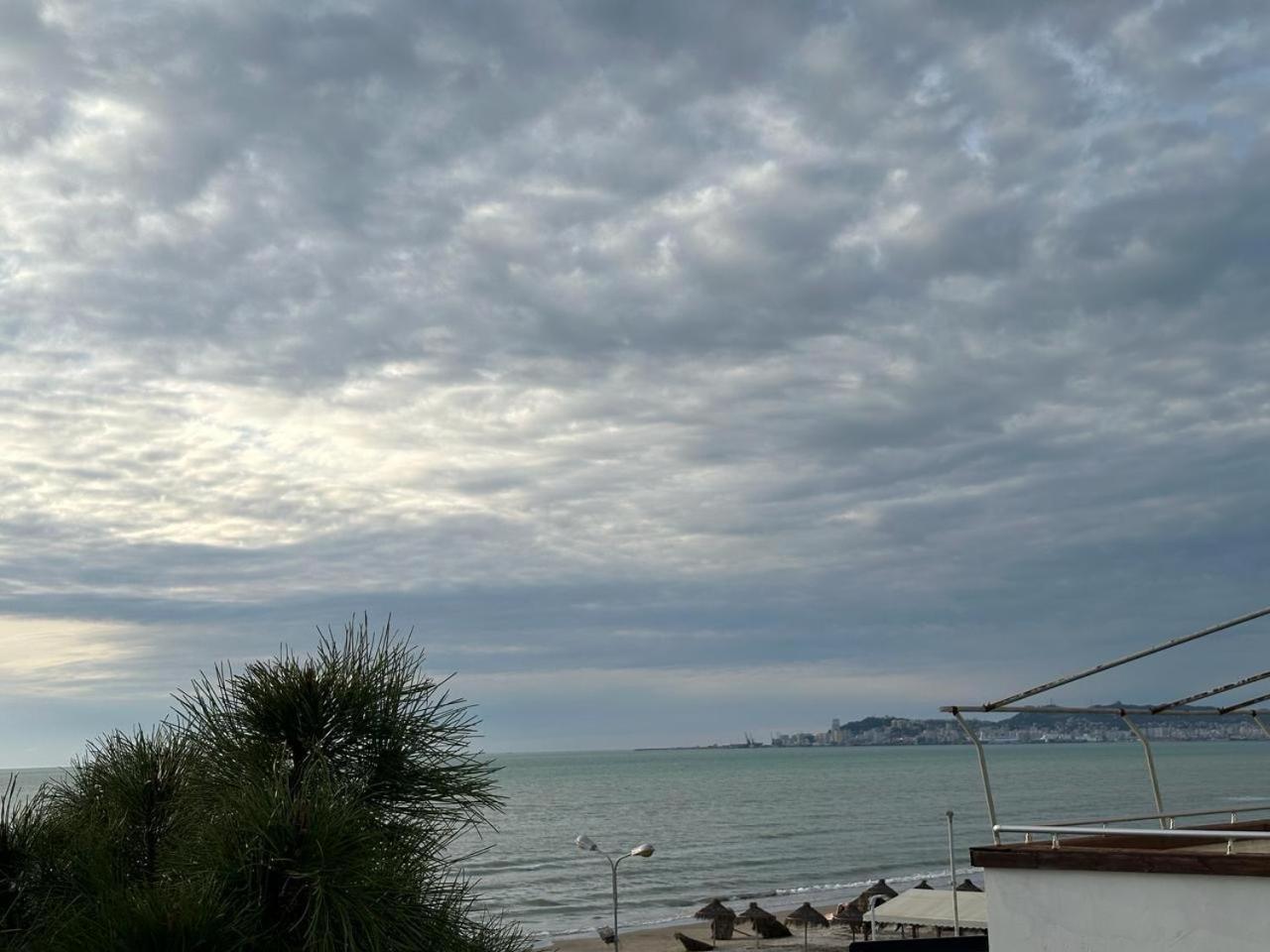 Sunset Sea View - Beachfront Balcony - Ac - Wifi Durrës 외부 사진